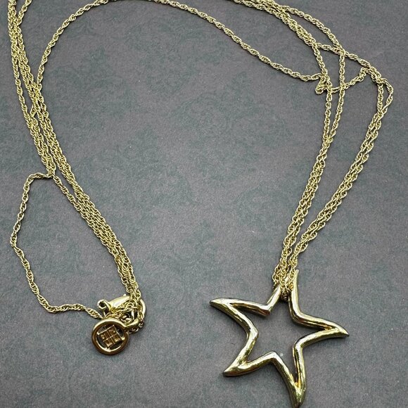 VTG Givenchy Luxury Brand.  Rare. Open Star Pendant on Double Gold-Tone Chain - Picture 6 of 13